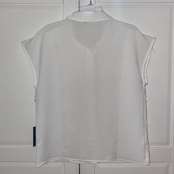 Alice Blue Floral Sleeveless Button Down Shirt, Size M, Color: White - Picture 3 of 6